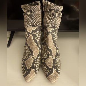Snakeskin Steve Madden heeled booties. Size 7.5